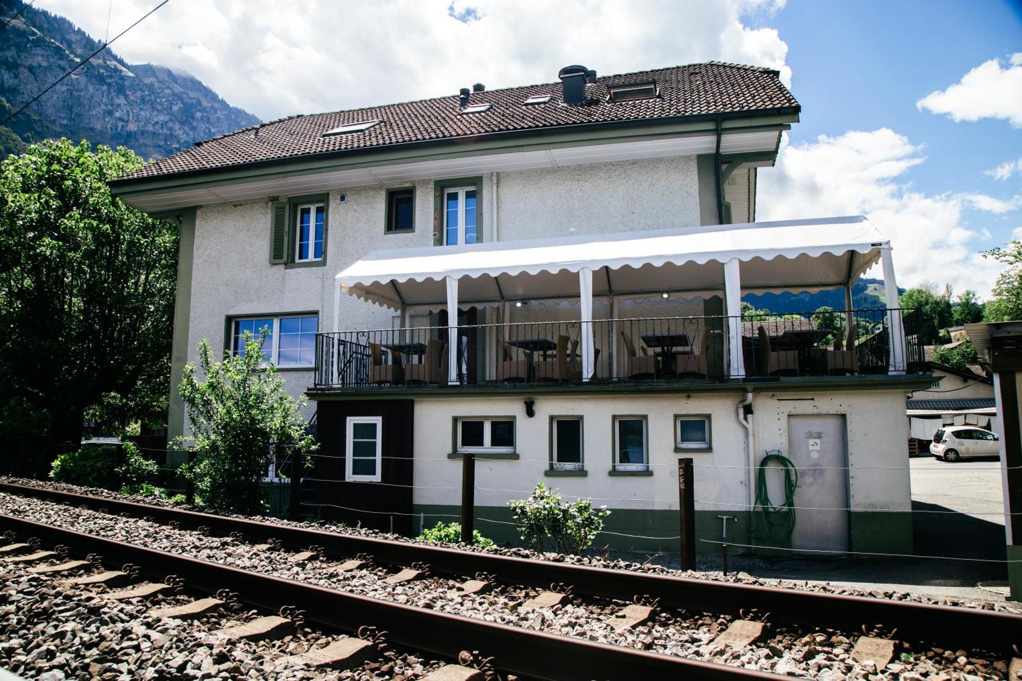 Au Bord Du *